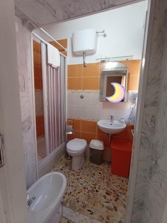 Double Room with Private Bathroom room - Image 2