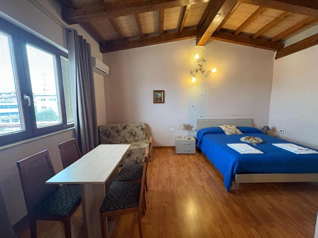 Quadruple Room with Private Bathroom room - Image 3