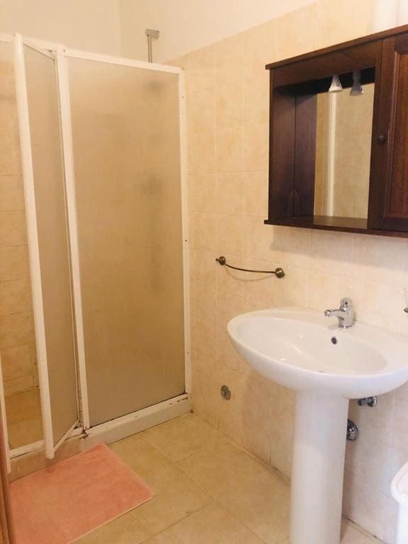 Quadruple Room with Private Bathroom room - Image 2
