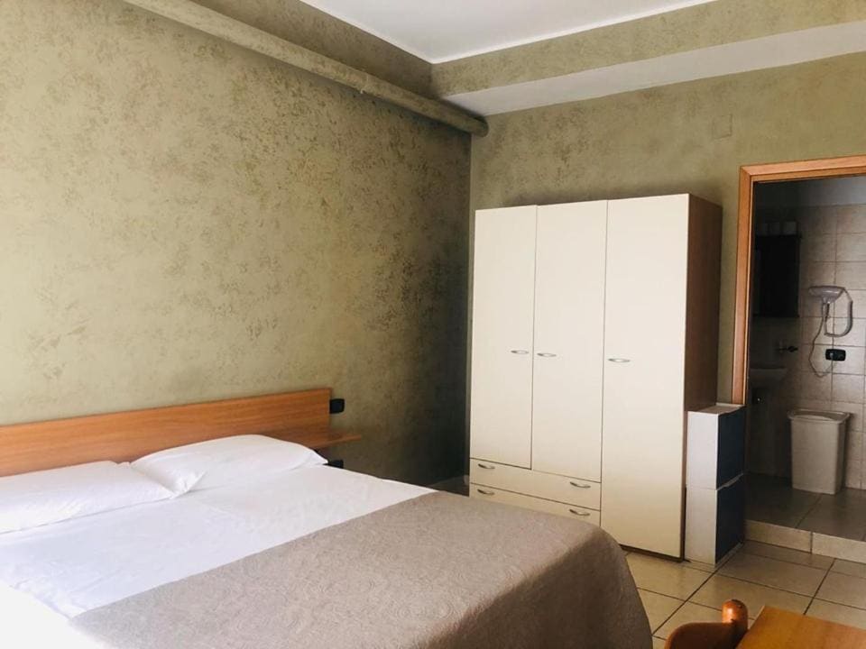 Superior Quadruple Room room - Image 1