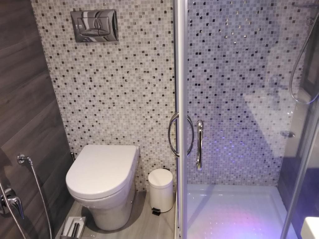 Double Room with Private Bathroom room - Image 1