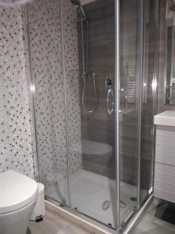Double Room with Private External Bathroom room - Image 2