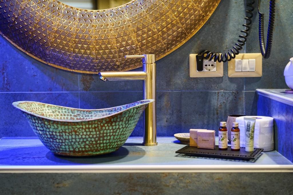 Deluxe Suite with Spa Bath room - Image 3