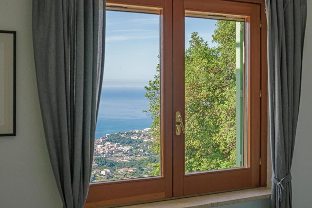 Apartment with Sea View room - Image 1