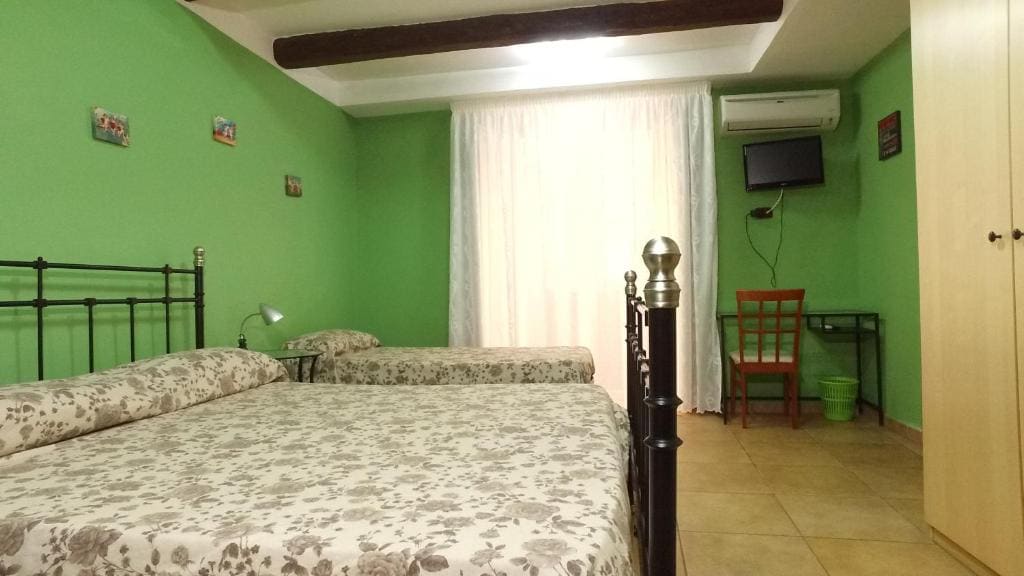 Quadruple Room with Balcony room - Image 2