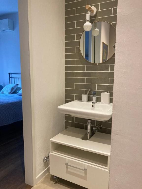 Double Room with Private Bathroom room - Image 3