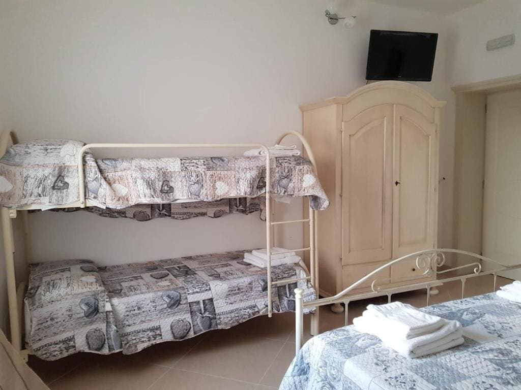 Quadruple Room with Balcony room - Image 1