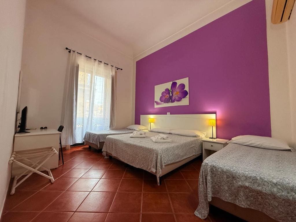 Quadruple Room room - Image 1