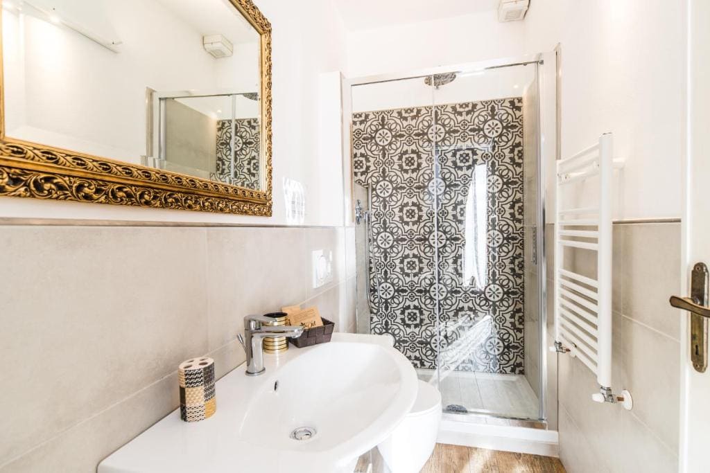 Double Room with Private Bathroom room - Image 2