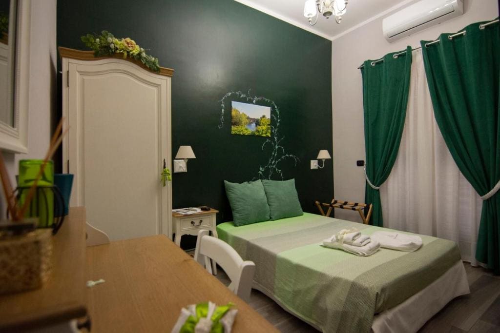 Double Room with Private Bathroom room - Image 2