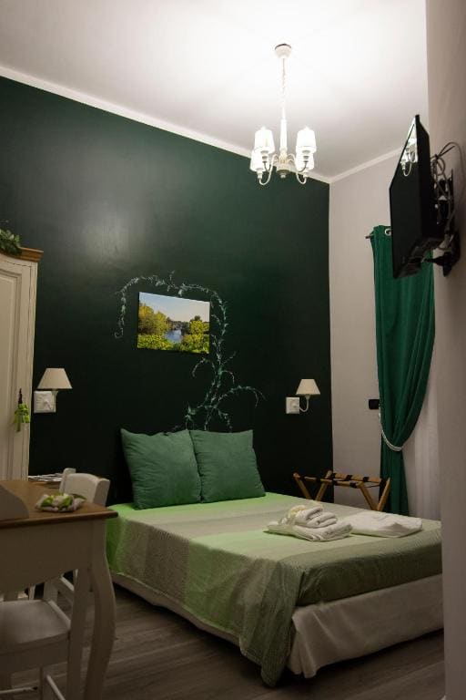Double Room with Private Bathroom room - Image 1
