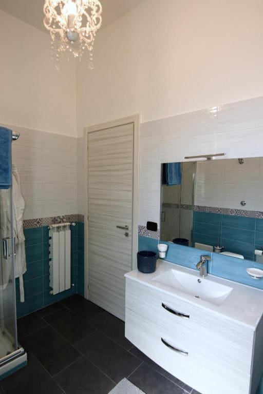 Quadruple Room with Private Bathroom room - Image 2