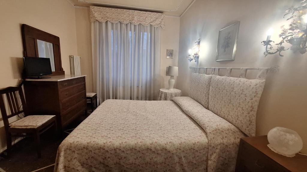 Double or Twin Room with Private External Bathroom room - Image 2
