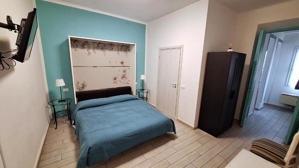 Family Room with Private Bathroom room - Image 2