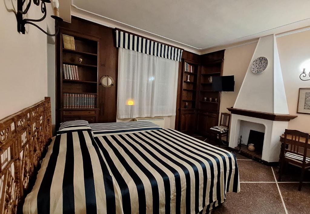 Triple Room with Private Bathroom room - Image 2
