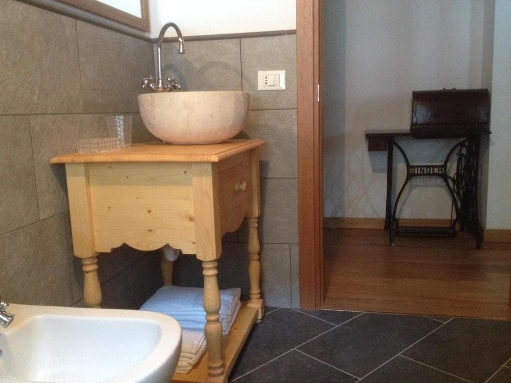 Large Double Room room - Image 3