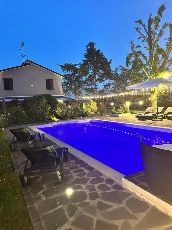 Double Room with Pool View room - Image 1
