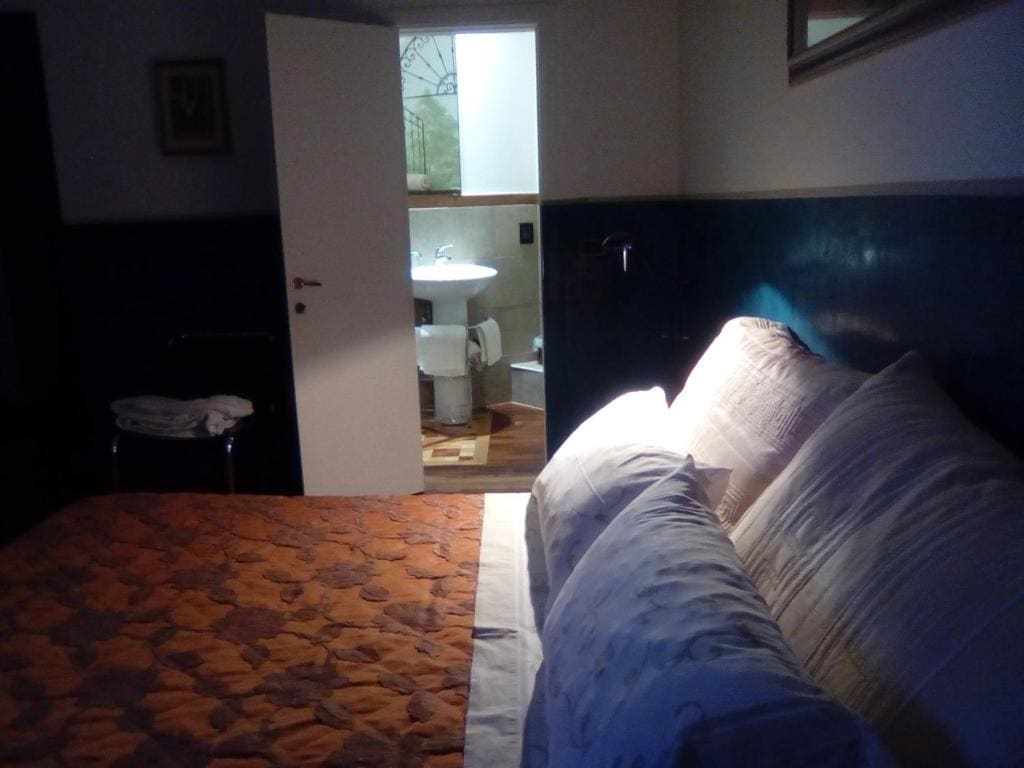 Double Room with Balcony room - Image 3