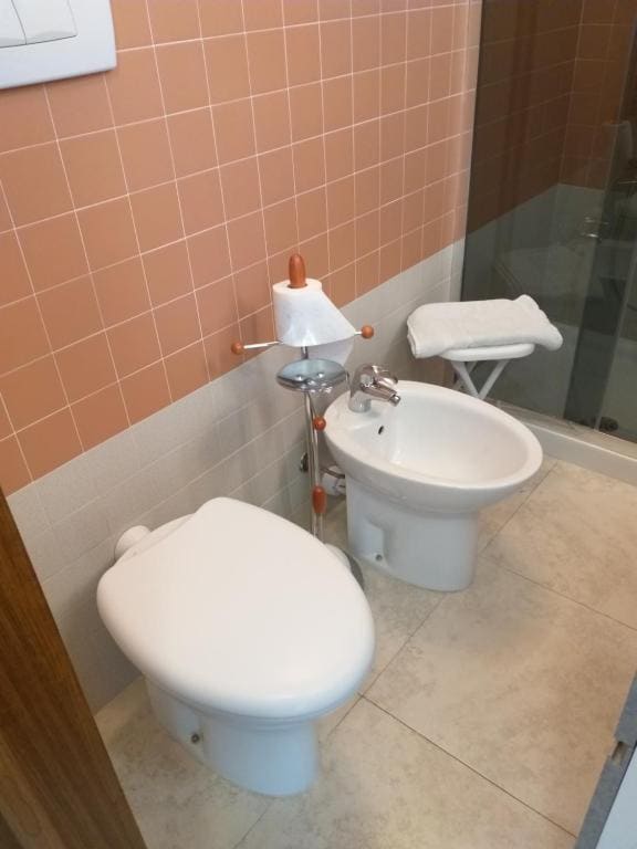 Double Room with Private Bathroom room - Image 3