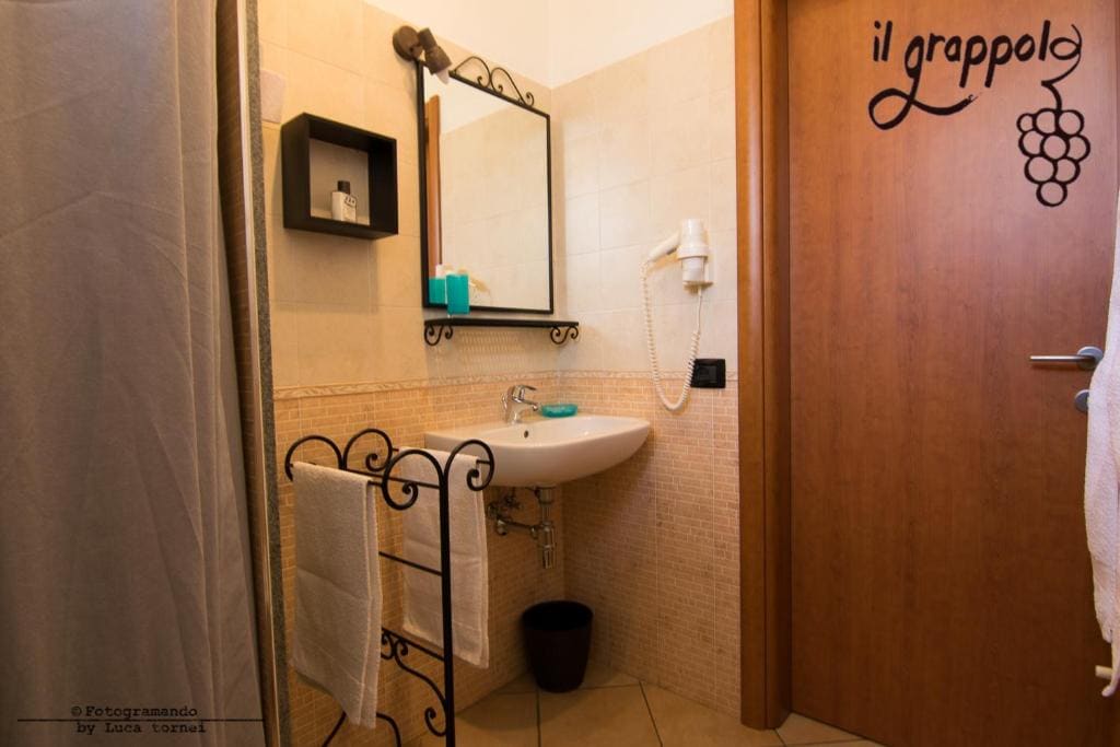 Double Room with Private Bathroom room - Image 2
