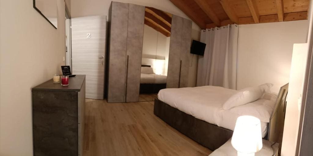 Double Room with Private Bathroom room - Image 2