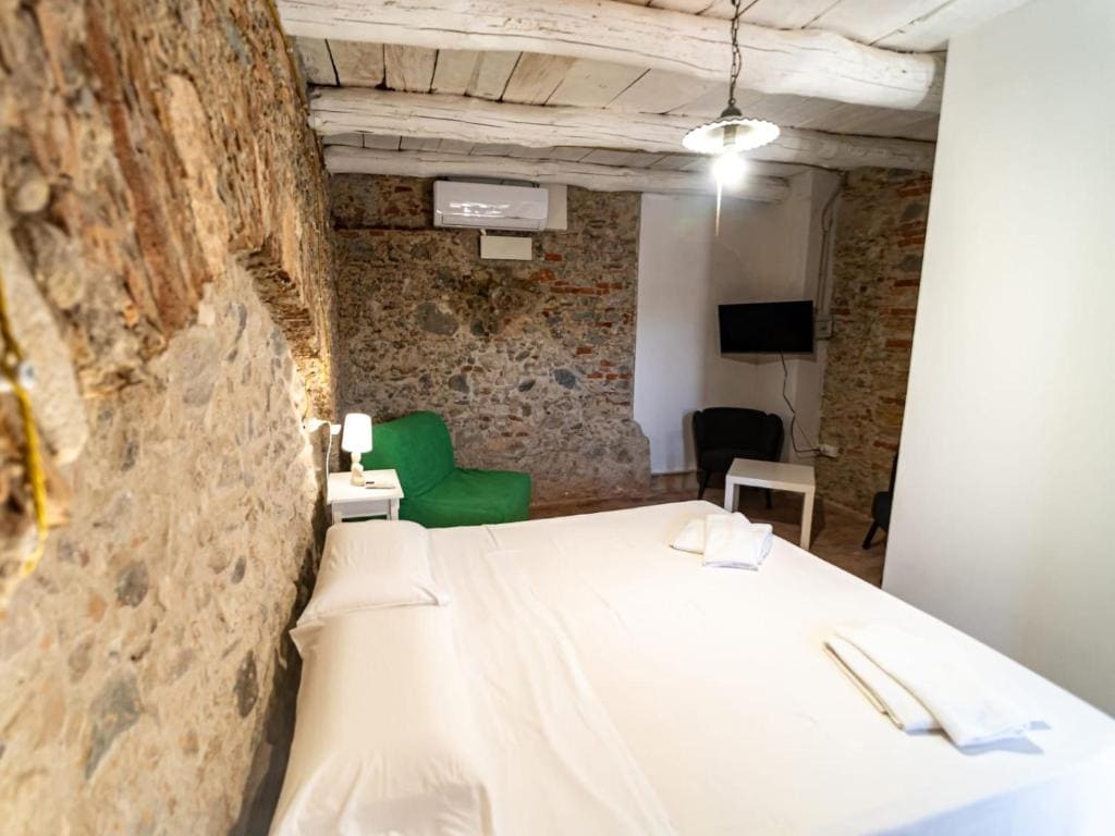 Double Room with Private Bathroom room - Image 3