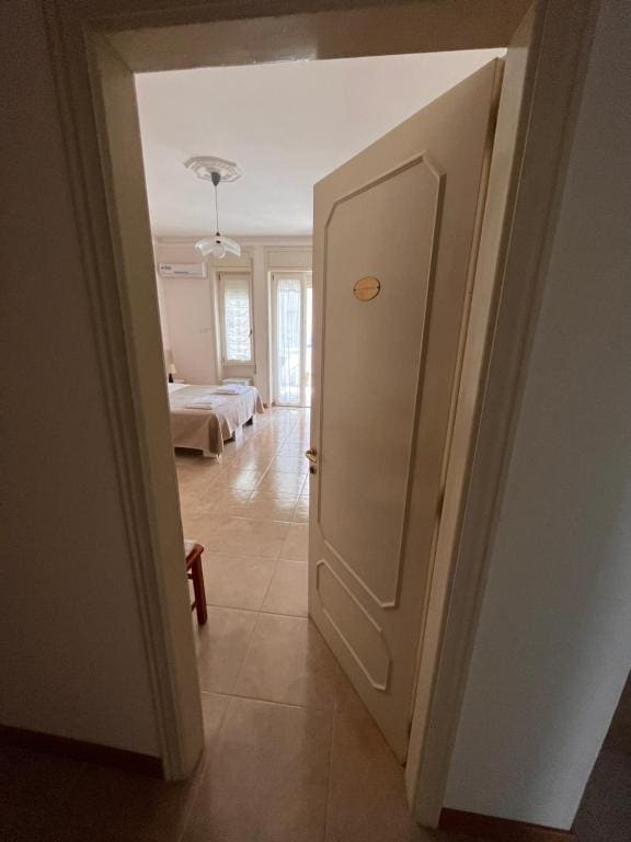 Deluxe Quadruple Room room - Image 1