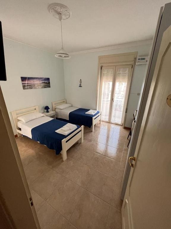 Deluxe Twin Room room - Image 2