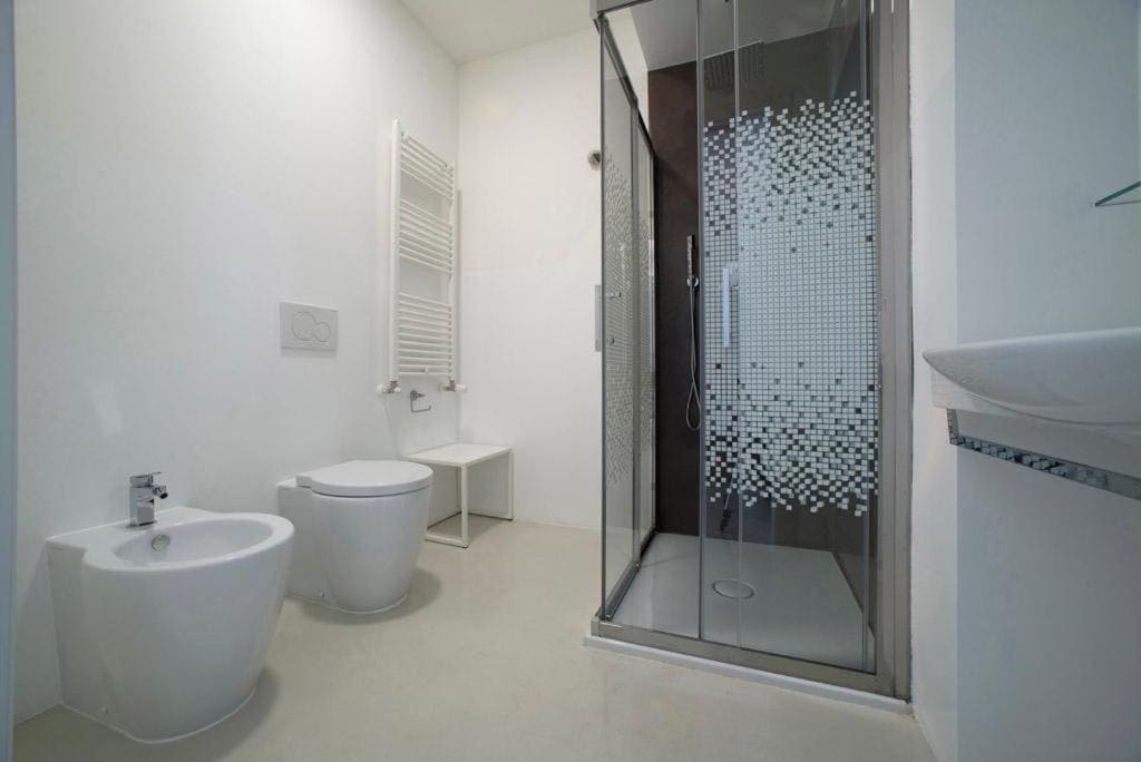 Room room - Image 2