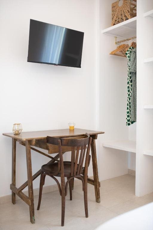 Two-Bedroom Apartment with Garden View room - Image 1