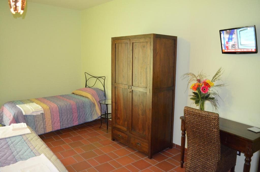 Triple Room with Private Bathroom room - Image 3