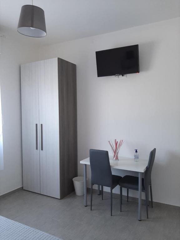 Double Room with Private Bathroom room - Image 3