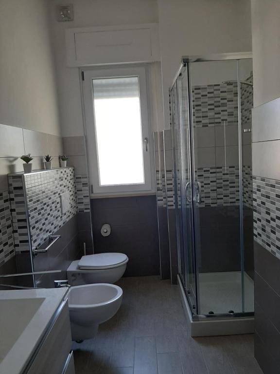 Quadruple Room with Private Bathroom room - Image 2