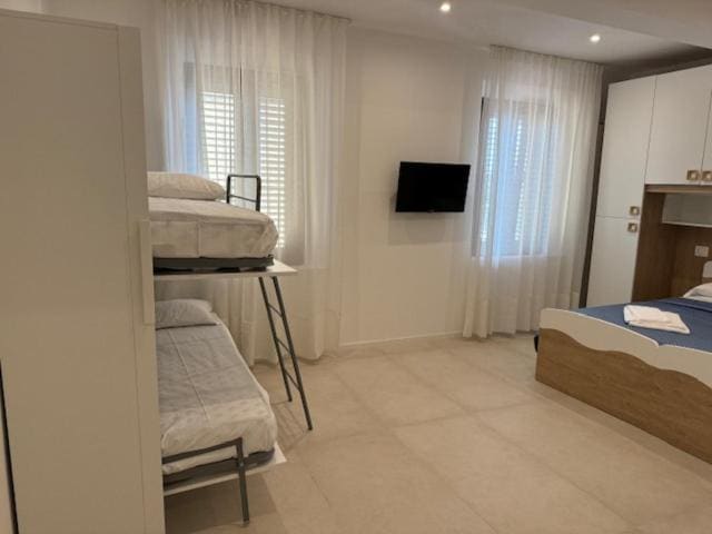 Quadruple Room room - Image 3