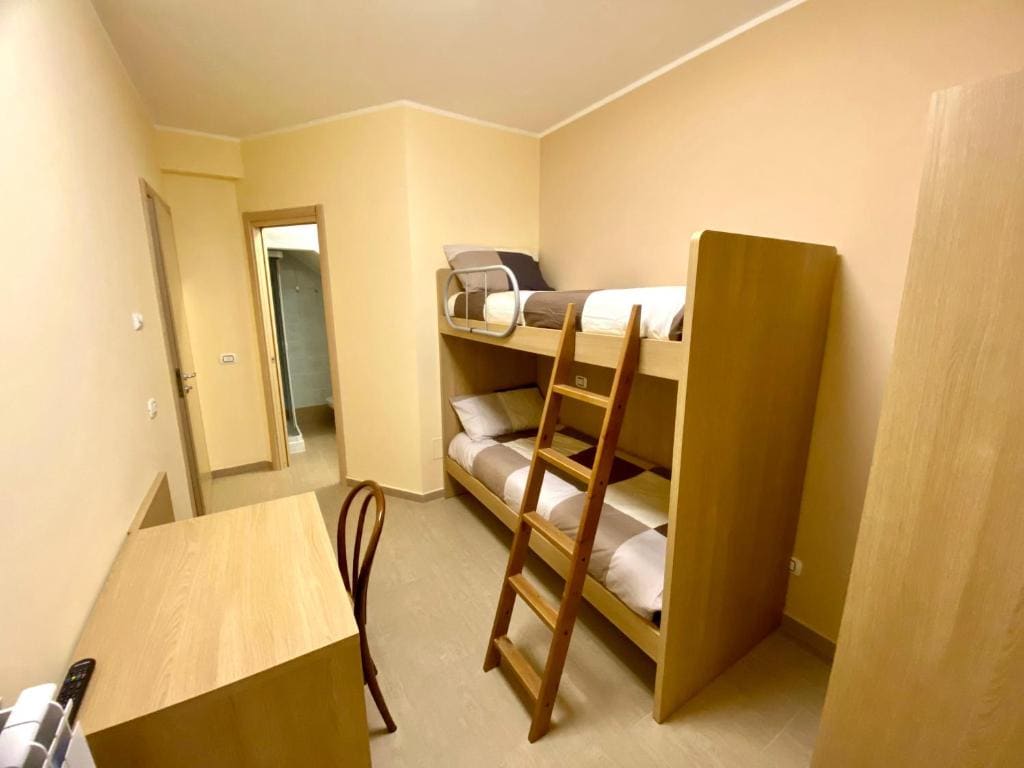 Room room - Image 1