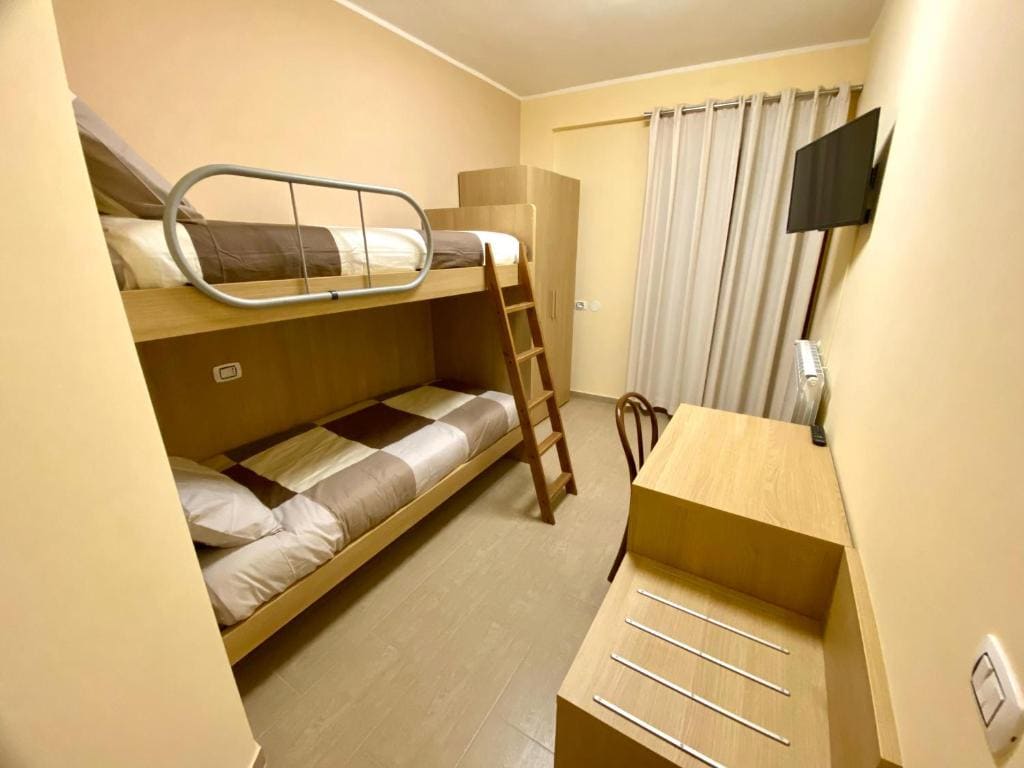Room room - Image 3