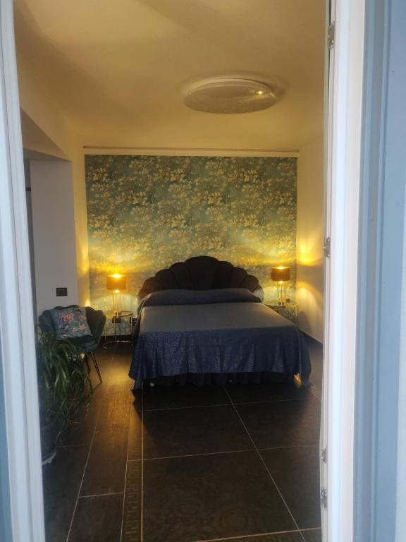 Large Double or Twin Room room - Image 3