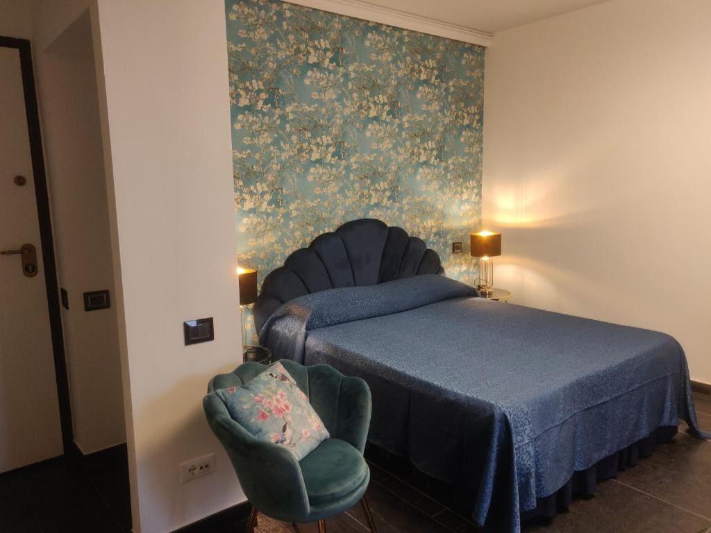 Large Double or Twin Room room - Image 1