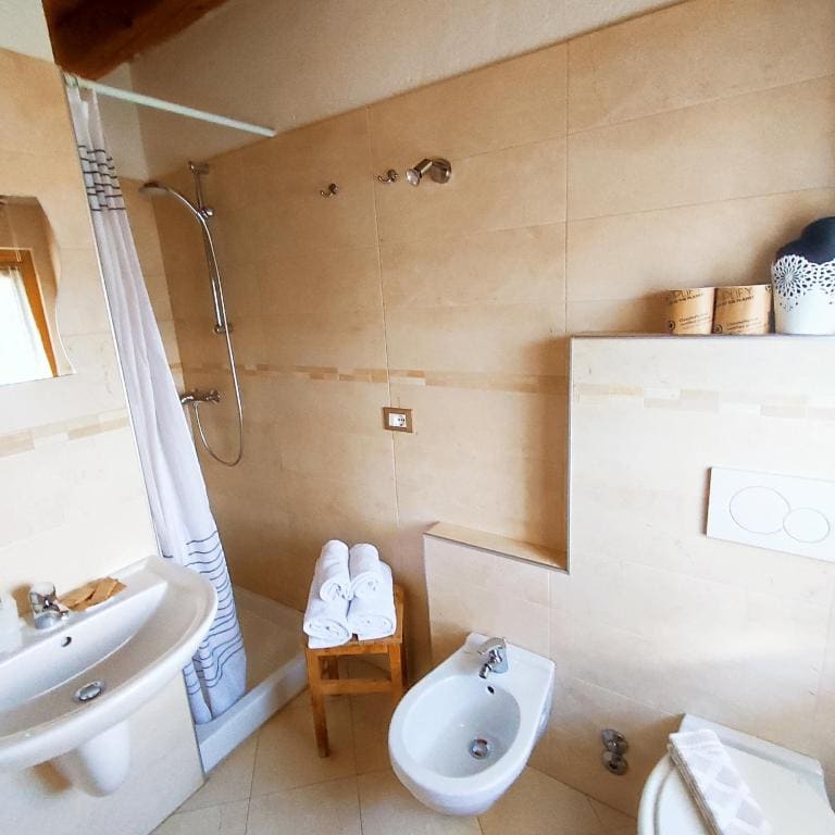 Standard Double Room room - Image 2