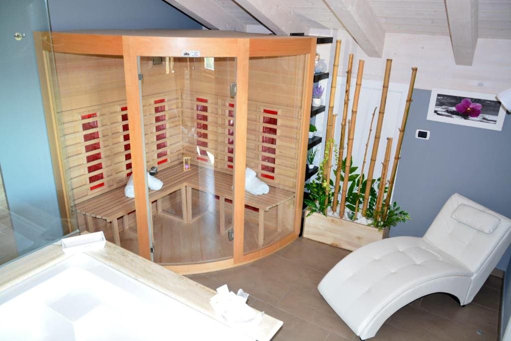 Family Room with Bathroom room - Image 1