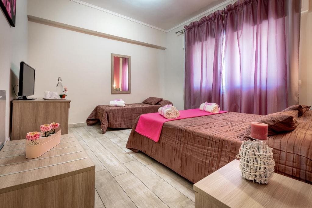 Comfort Triple Room with Private Bathroom room - Image 2