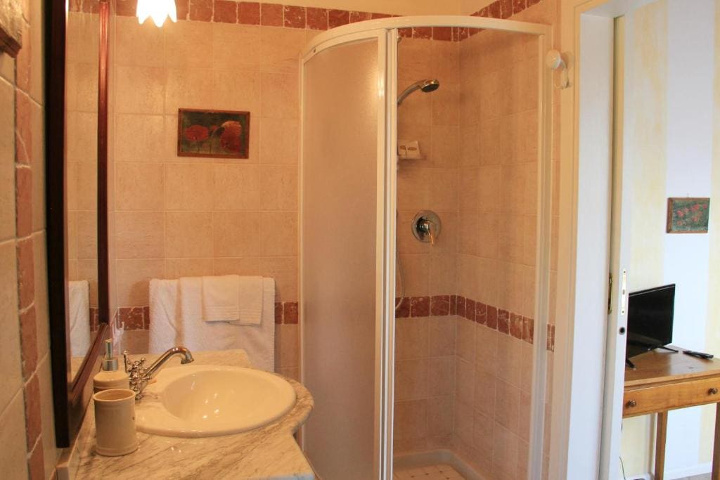 Double Room with Private Bathroom room - Image 1
