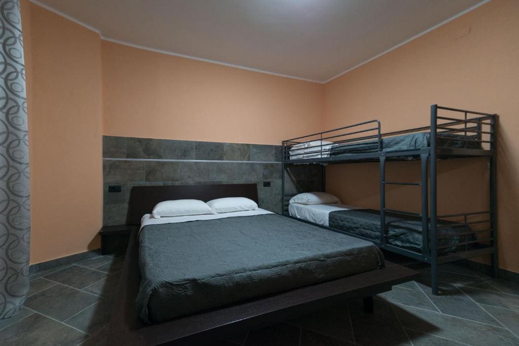Room room - Image 3