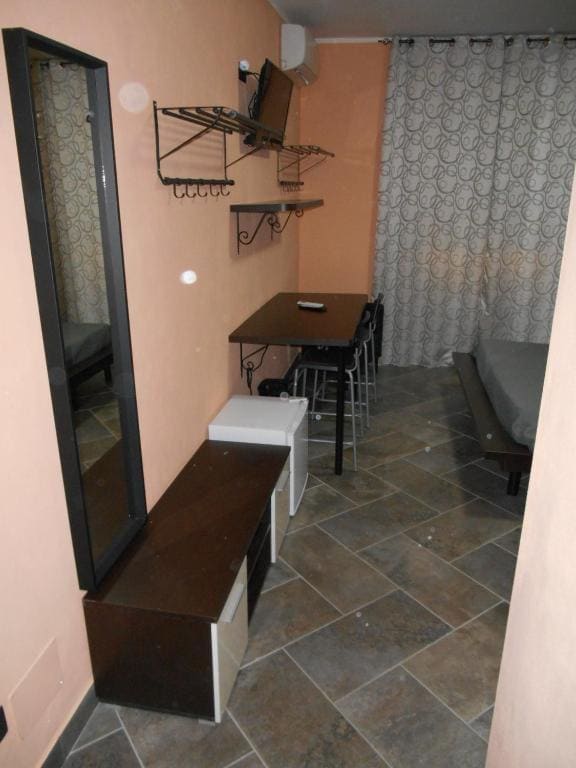 Room room - Image 1