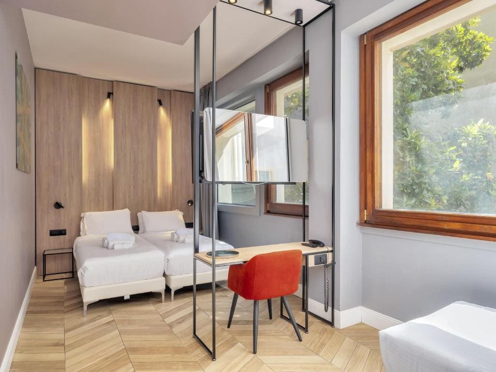 Superior Triple Room room - Image 3