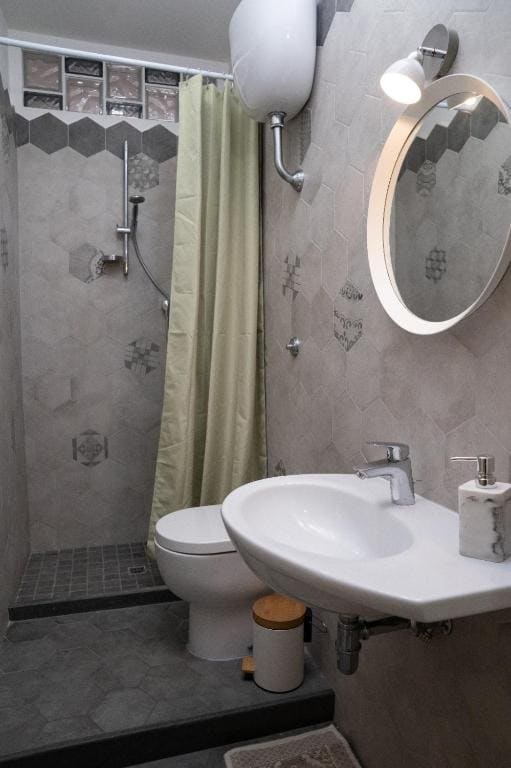 Double Room with Private External Bathroom room - Image 3