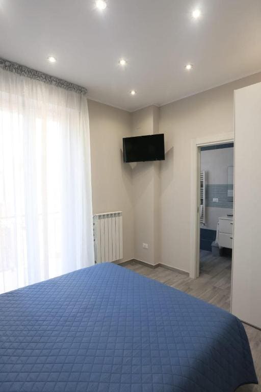 Deluxe Double Room with Balcony room - Image 3