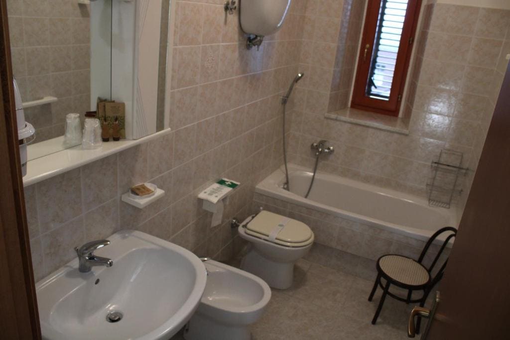 Triple Room with Shared Bathroom room - Image 3