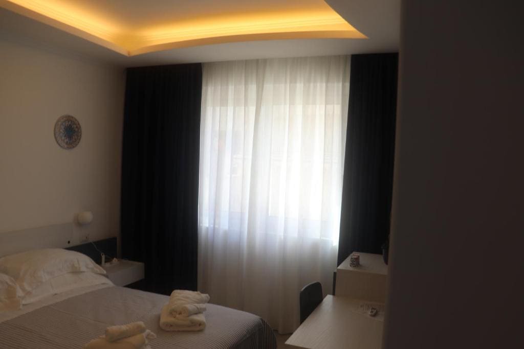 Double Room with Balcony room - Image 3