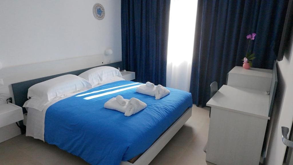 Large Double Room room - Image 3